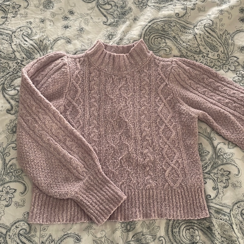 Cropped purple turtleneck with puffed shoulders